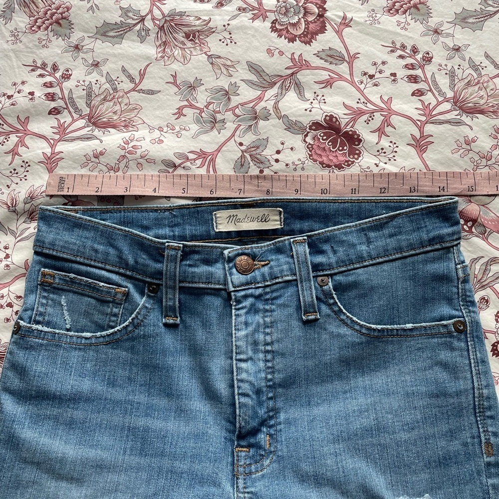 Madewell 9" High Rise Skinny Jeans in Ontario Wash: Distressed Hem‎ Edition 27 - Picture 14 of 16